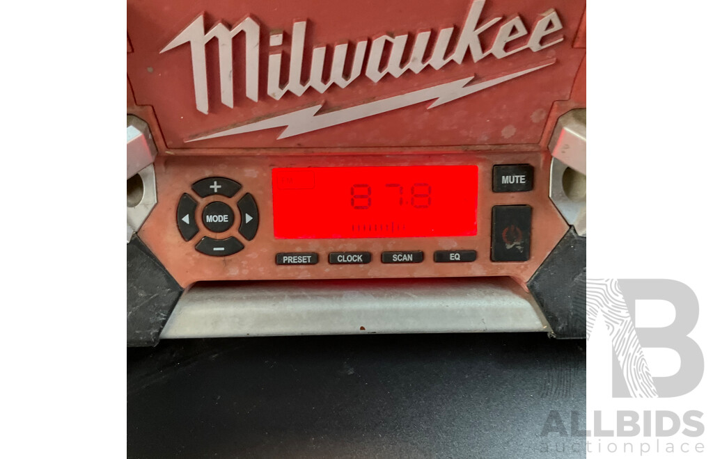 Milwaukee C12- 28 DCR Ac/dc Job Radio