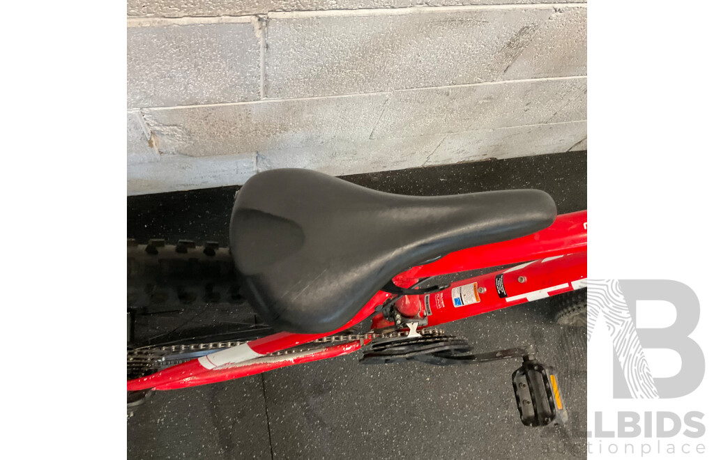 TREK Marlin 5 Mountain Bike 15.5 Inch Red Bike