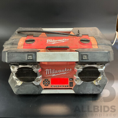 Milwaukee C12- 28 DCR Ac/dc Job Radio