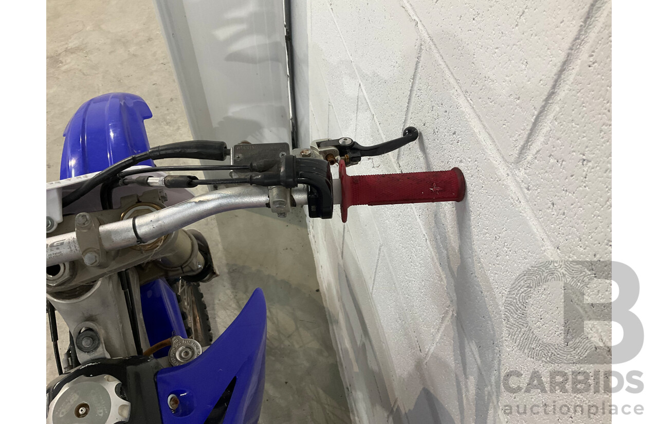 2006 Yamaha YZ450F Dirt Bike