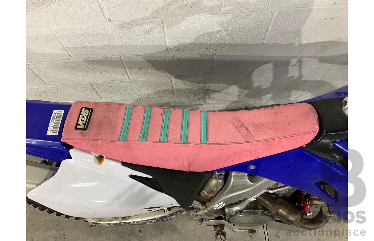 2006 Yamaha YZ450F Dirt Bike