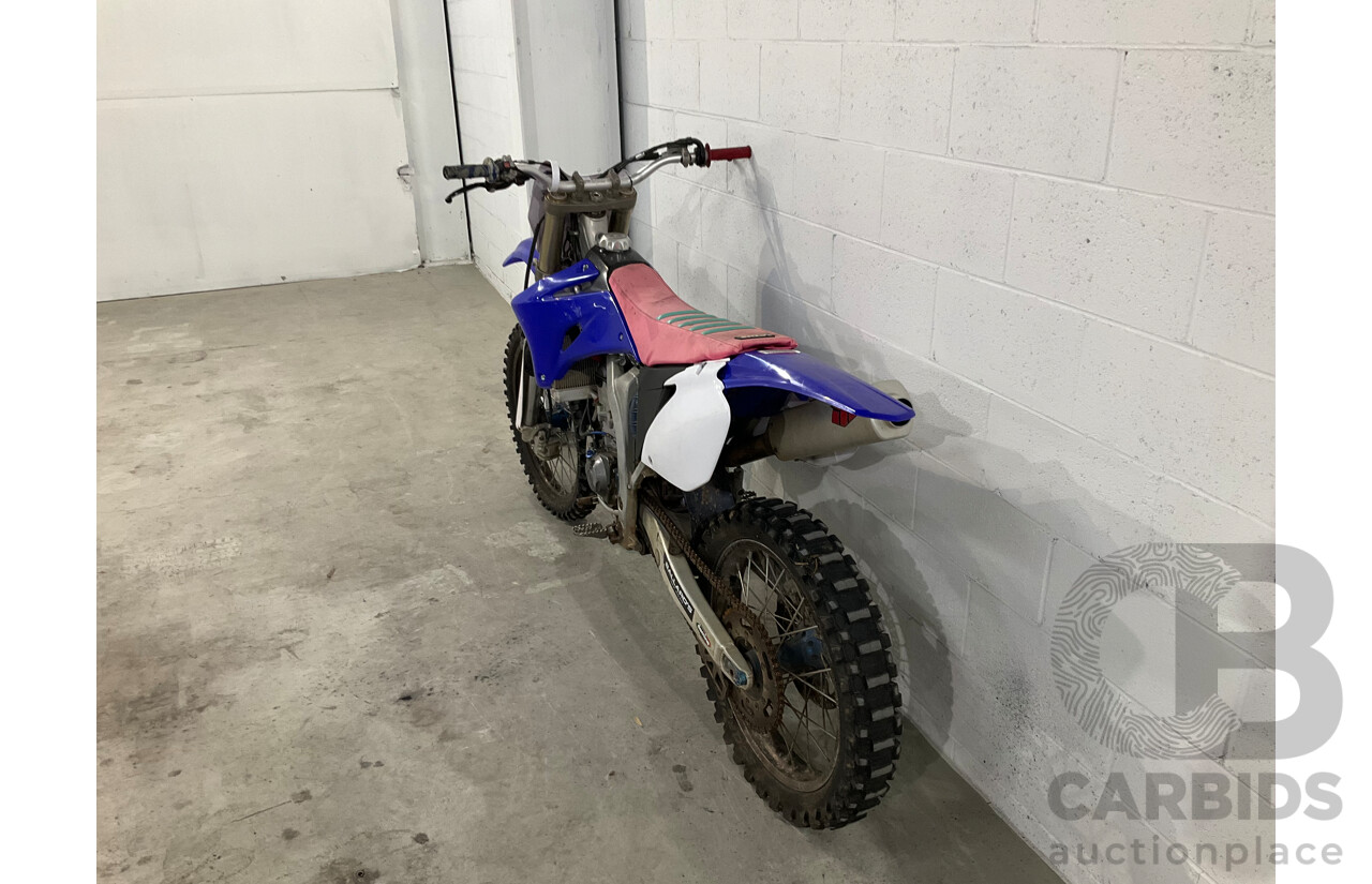 2006 Yamaha YZ450F Dirt Bike