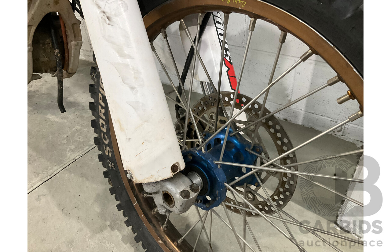 2006 Yamaha YZ450F  Dirt Bike