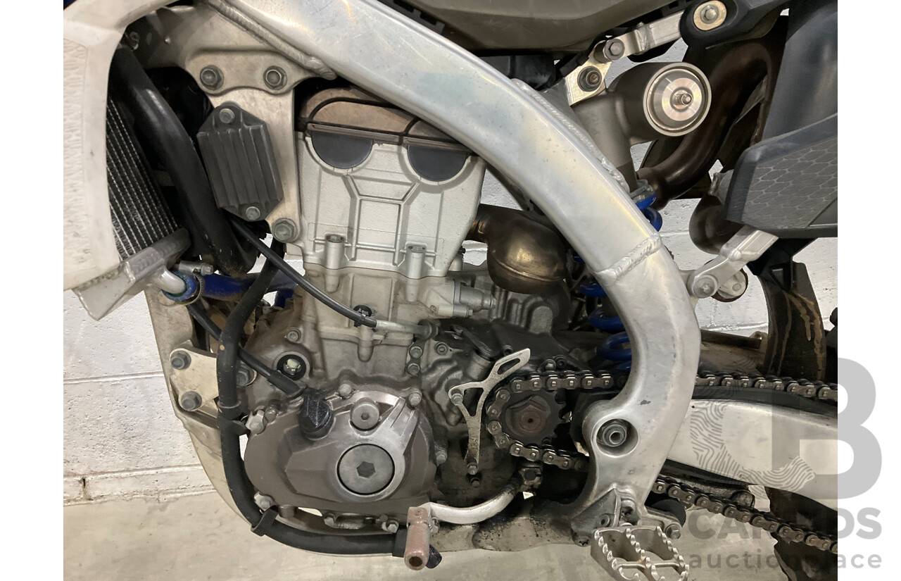 2012 Yamaha YZ450 Dirt Bike