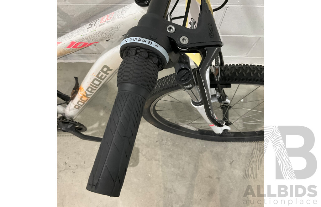 Decathlon Rockrider ST-100 Mountain Bike -Size M - White