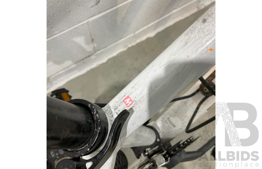 Decathlon Rockrider ST-100 Mountain Bike -Size M - White