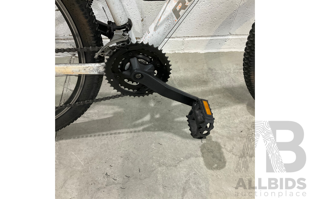 Decathlon Rockrider ST-100 Mountain Bike -Size M - White