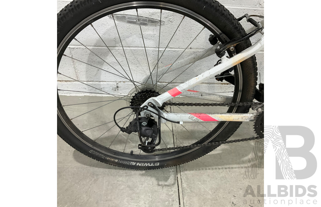 Decathlon Rockrider ST-100 Mountain Bike -Size M - White