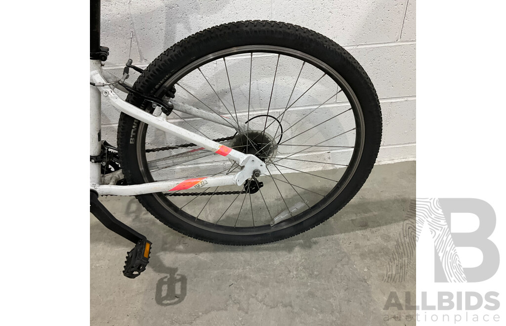 Decathlon Rockrider ST-100 Mountain Bike -Size M - White