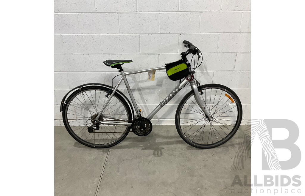 Giant Cross City Road Bike -Size XL - Silver