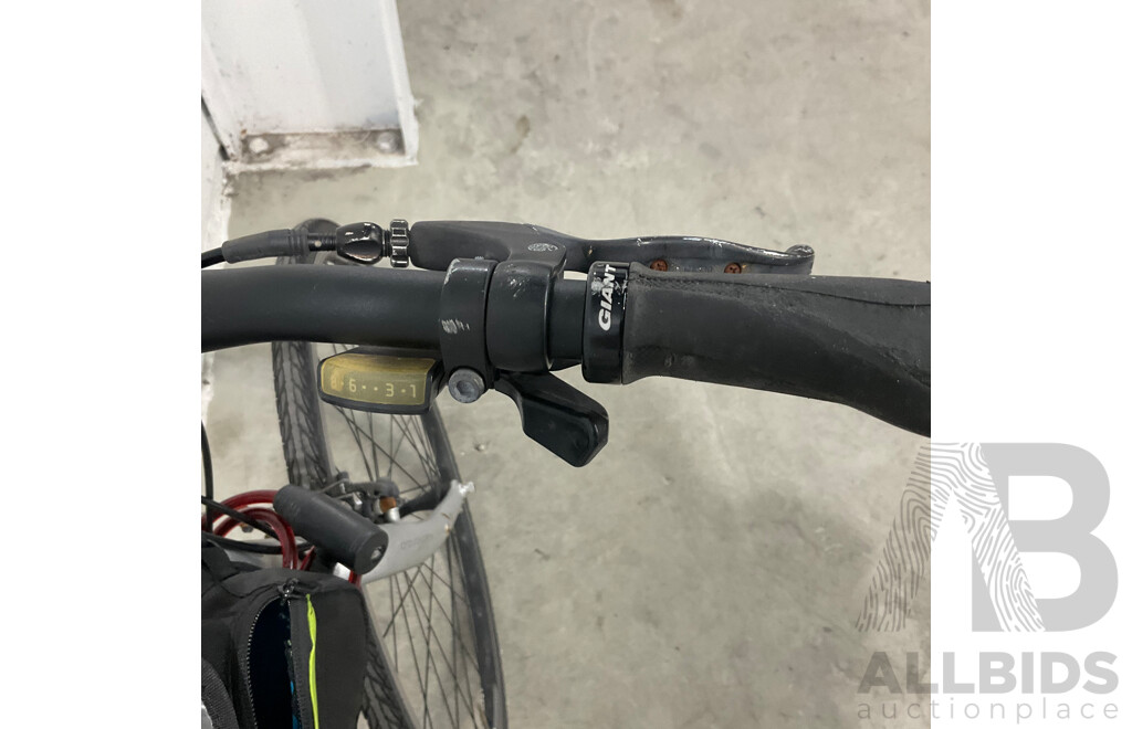 Giant Cross City Road Bike -Size XL - Silver