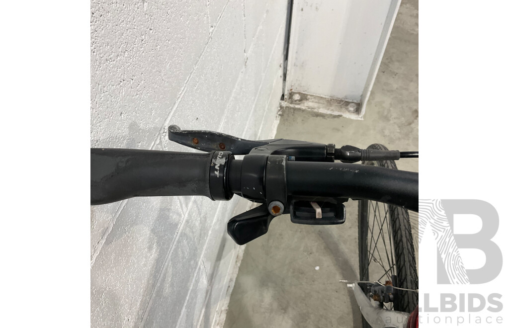 Giant Cross City Road Bike -Size XL - Silver