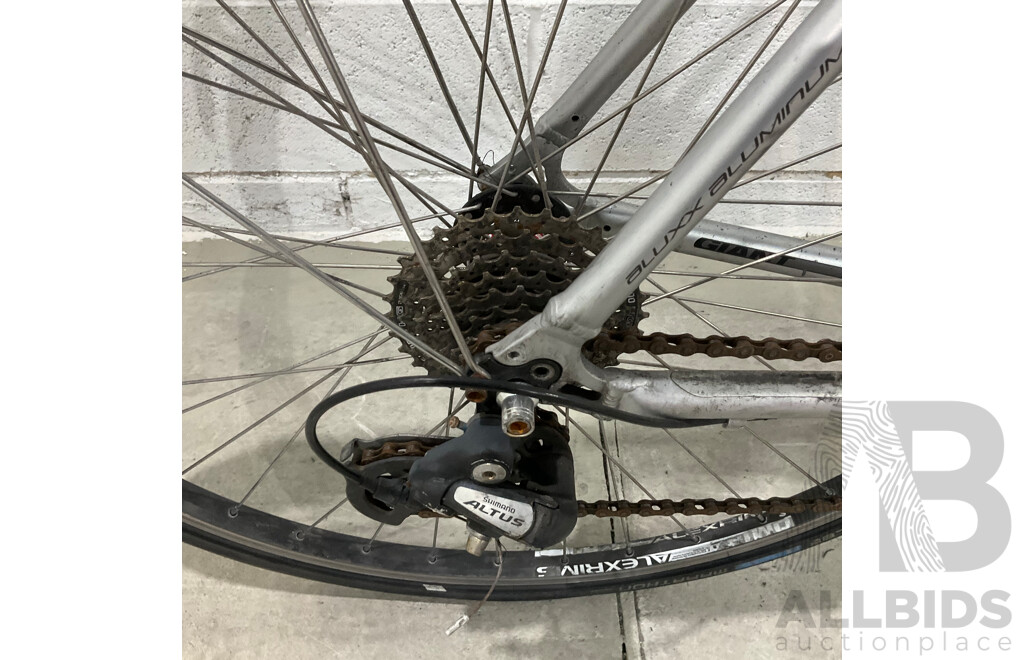 Giant Cross City Road Bike -Size XL - Silver