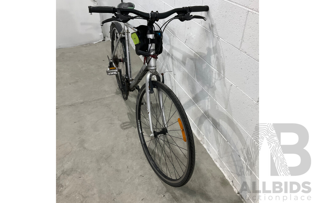 Giant Cross City Road Bike -Size XL - Silver