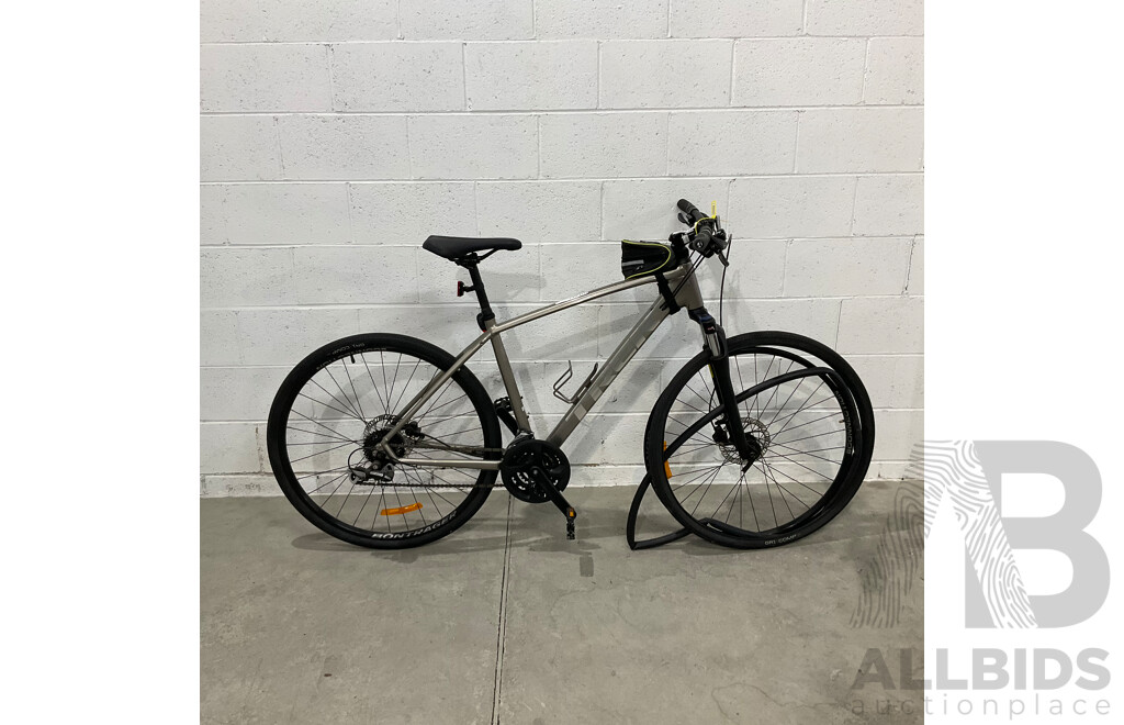 TREK Dual Sport Road Bike - Size L - Silver