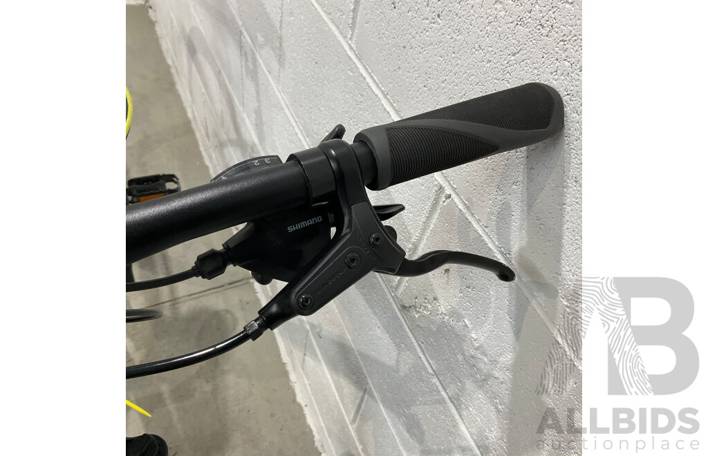 TREK Dual Sport Road Bike - Size L - Silver