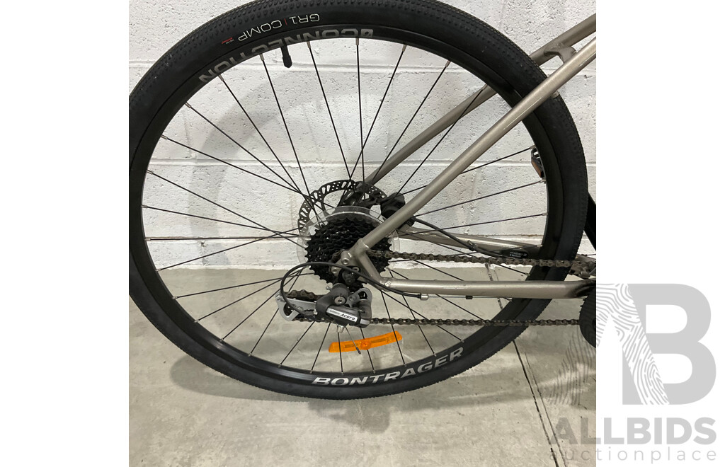 TREK Dual Sport Road Bike - Size L - Silver