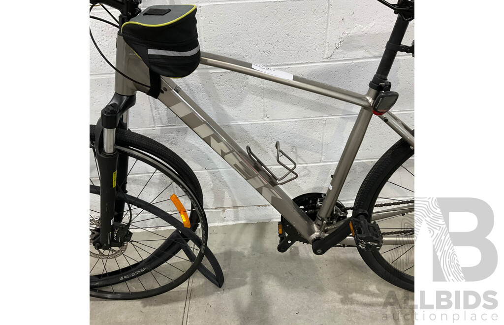 TREK Dual Sport Road Bike - Size L - Silver