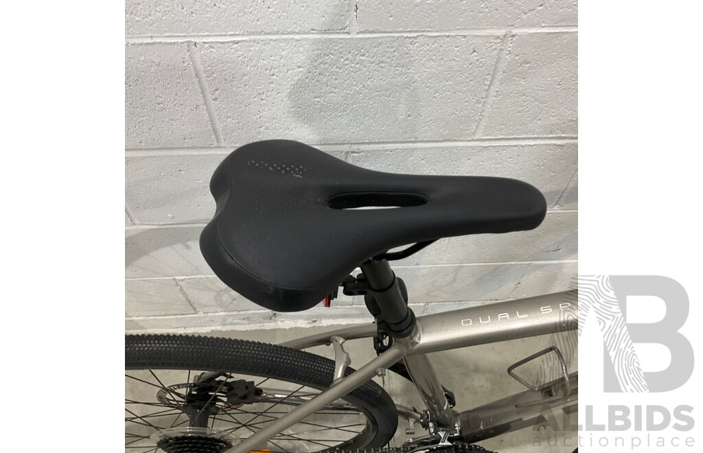 TREK Dual Sport Road Bike - Size L - Silver