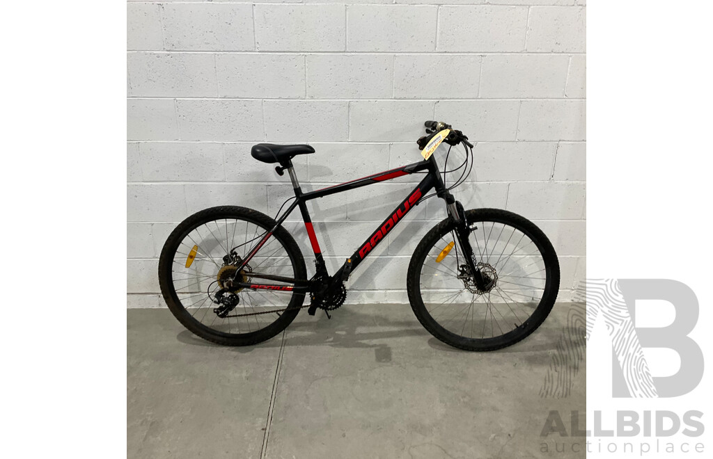 Radius Targa 30 Mountain Bike - Size L - Red