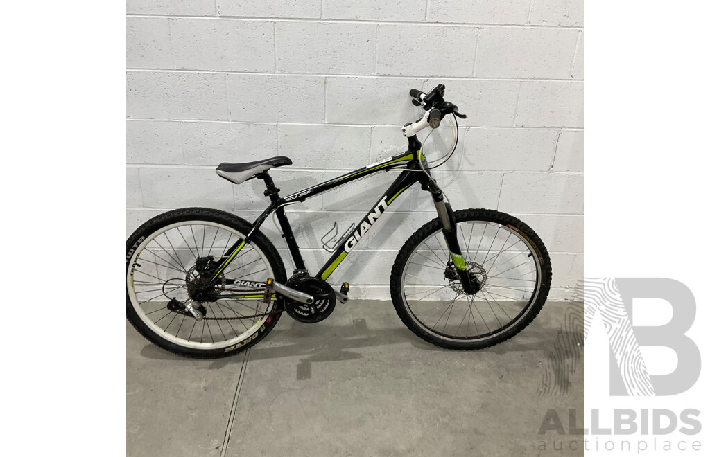Giant Boulder1 Bike