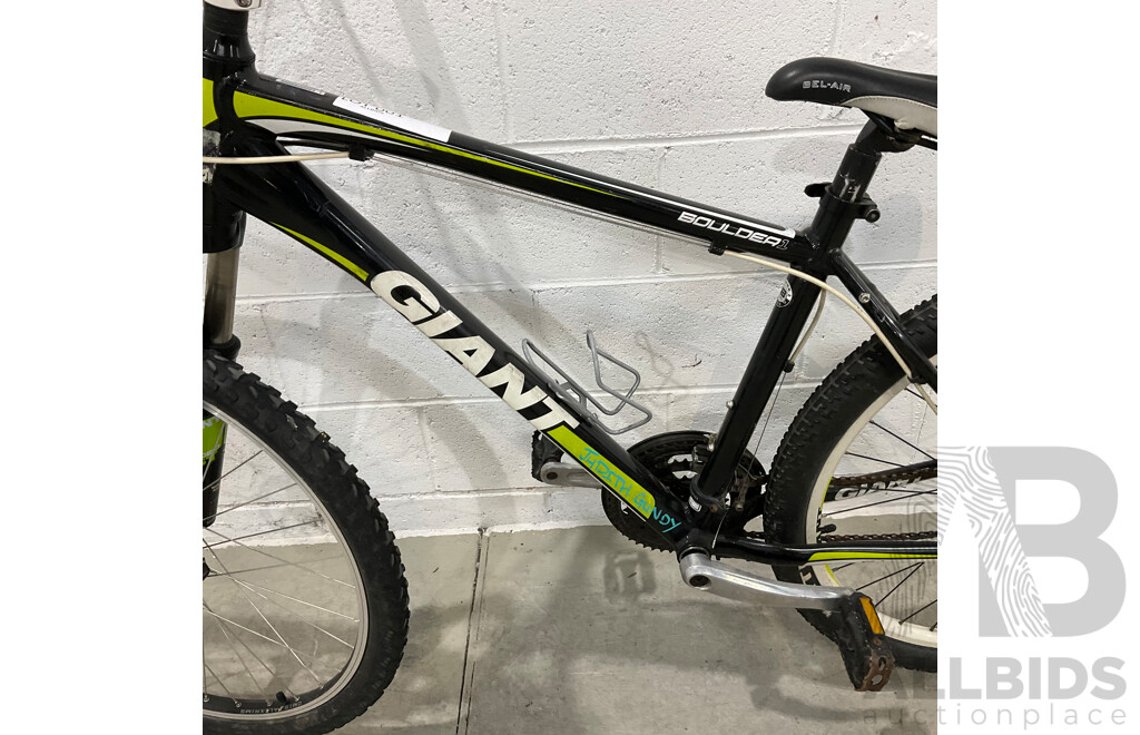 Giant Boulder1 Bike