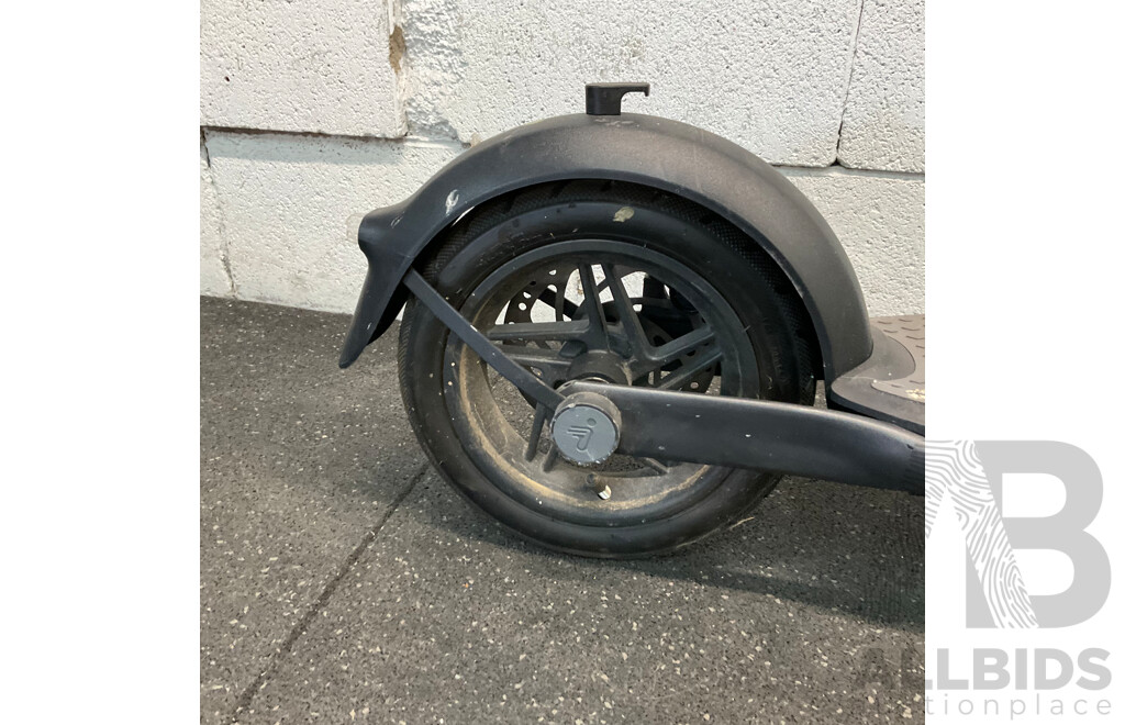 Ninebot Kick Scooter F25