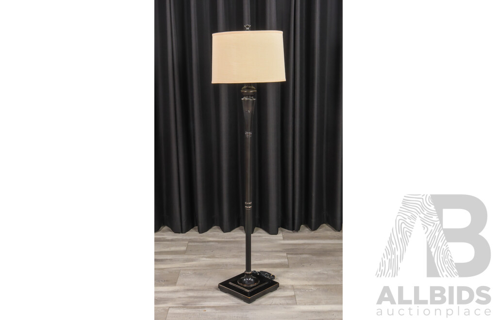Frencg Style Metal Floor Lamp with Fabric Shade