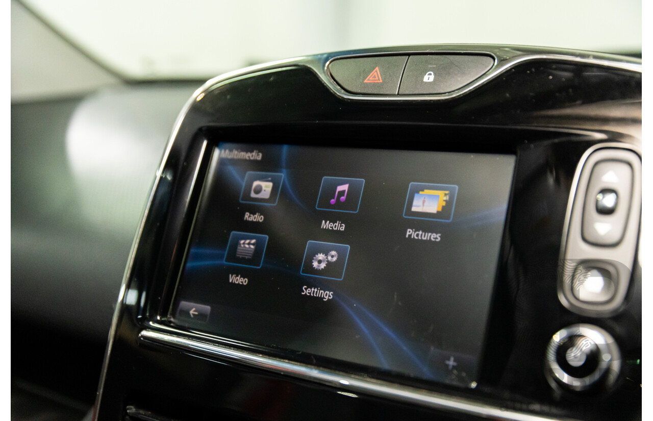 9/2014 Renault Clio RS 200 Sport X98 5d Hatchback Deep Black Metallic Turbo 1.6L