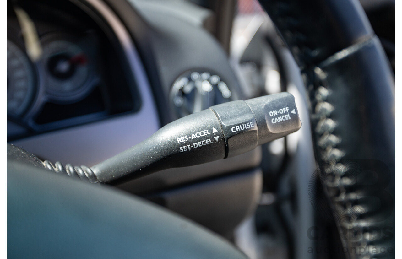 8/2005 Holden Commodore SS VZ Utility Heron White 5.7L V8