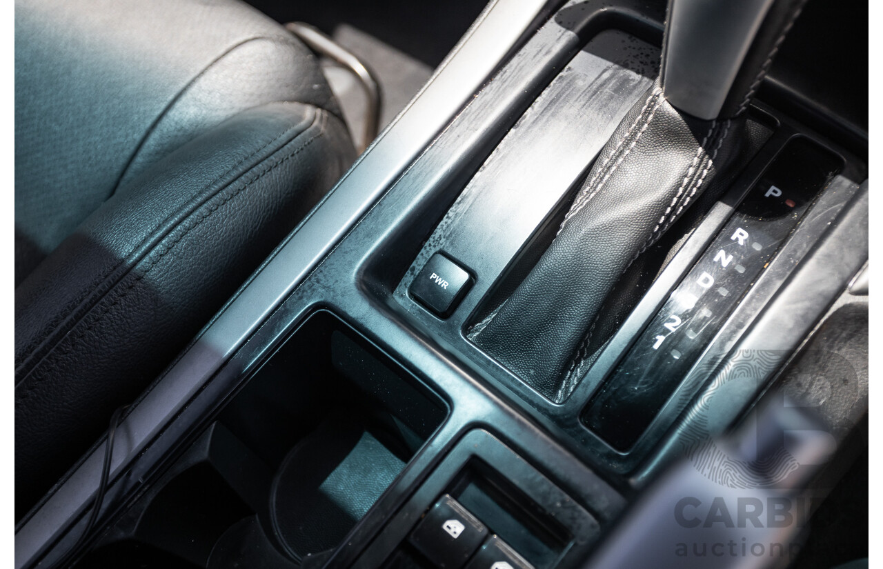 8/2005 Holden Commodore SS VZ Utility Heron White 5.7L V8