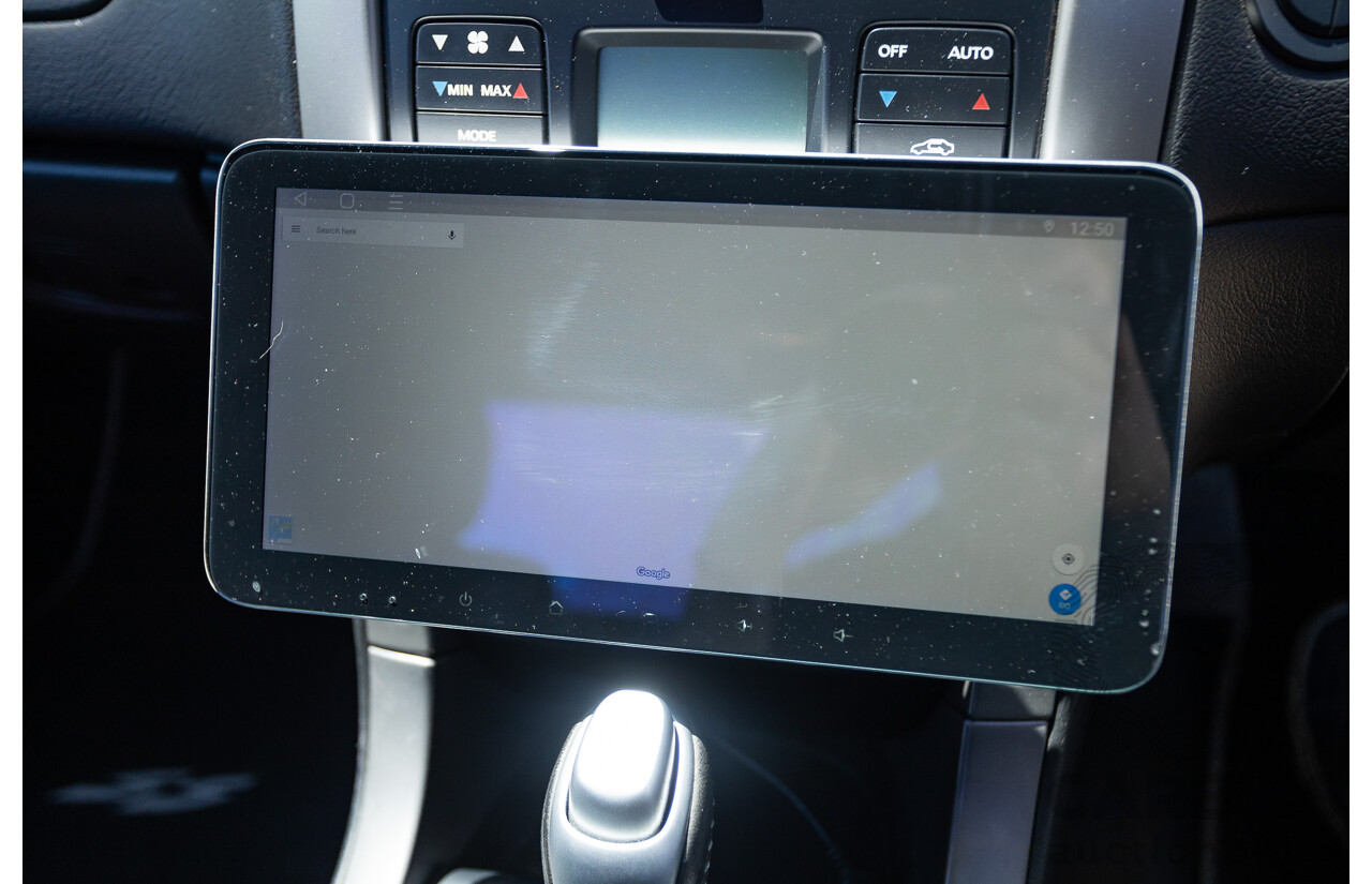 8/2005 Holden Commodore SS VZ Utility Heron White 5.7L V8