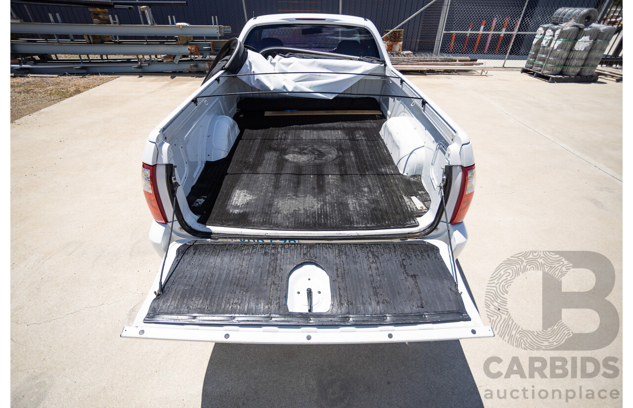 8/2005 Holden Commodore SS VZ Utility Heron White 5.7L V8