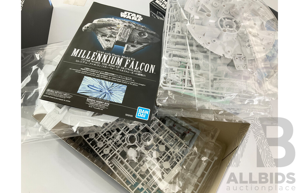 Bandai Star Wars Rise of Skywalker Millennium Falcon, 1:144 Scale with Lenovo Star Wars Jedi Challengers Lightsaber and Head Set