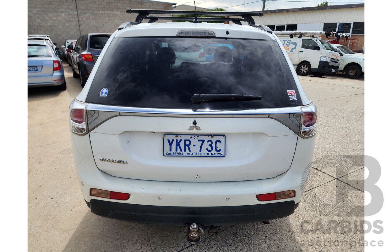 8/2013 Mitsubishi Outlander LS (4x4) ZJ 4d Wagon White 2.4L