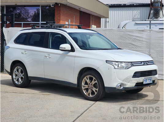 8/2013 Mitsubishi Outlander LS (4x4) ZJ 4d Wagon White 2.4L