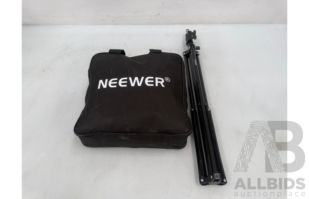 Neewer Bi-color 660 LED Video Light and Stand