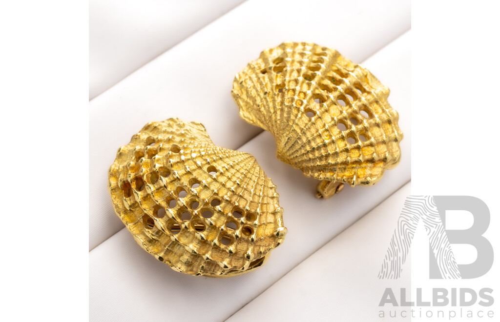 18ct Cockle Shell Lever Back Stud Earrings, 20mm, 9.65 Grams