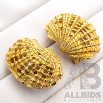 18ct Cockle Shell Lever Back Stud Earrings, 20mm, 9.65 Grams
