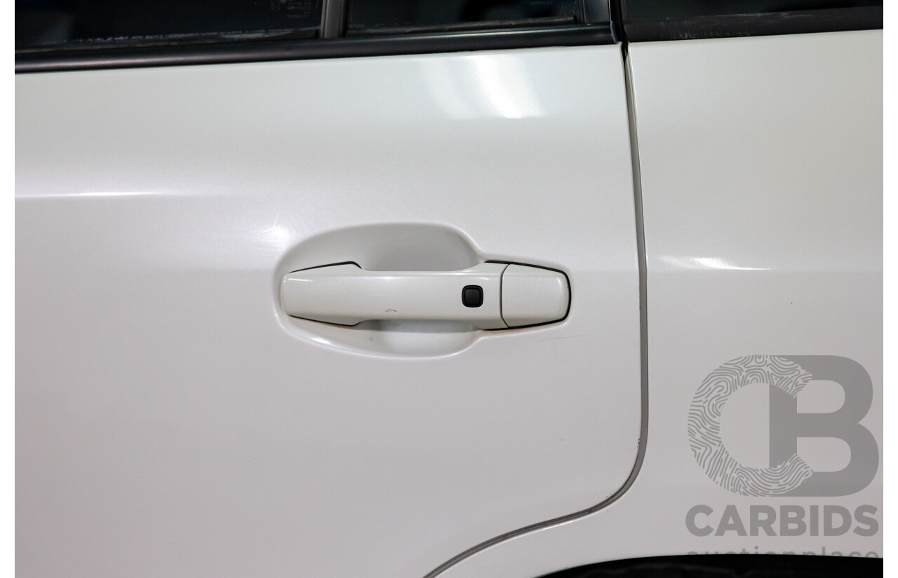 6/2009 Toyota Landcruiser Sahara (4x4) VDJ200R 09 UPGRADE 4d Wagon Crystal White Pearl Turbo Diesel V8 4.5L