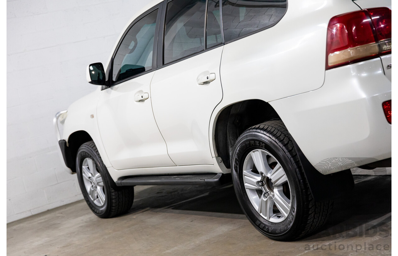 6/2009 Toyota Landcruiser Sahara (4x4) VDJ200R 09 UPGRADE 4d Wagon Crystal White Pearl Turbo Diesel V8 4.5L