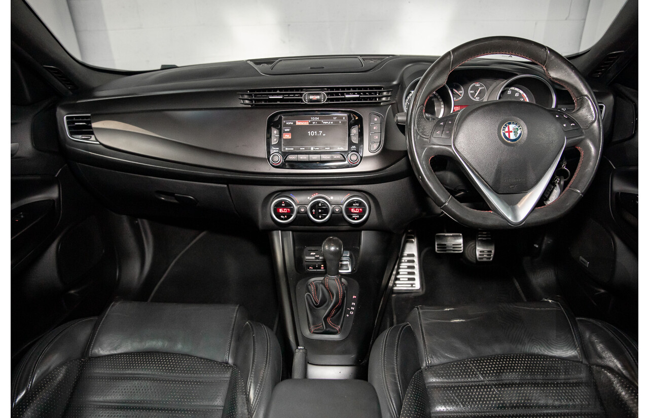 2/2015 Alfa Romeo Giulietta Distinctive MY15 5d Hatchback Alfa Black Turbo 1.4L