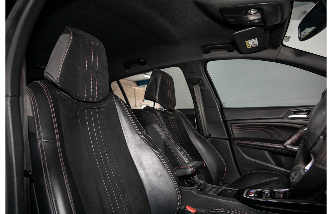 4/2015 Peugeot 308 GT HDi T9 4d Hatchback Perla Nera Black Metallic Turbo Diesel 2.0L