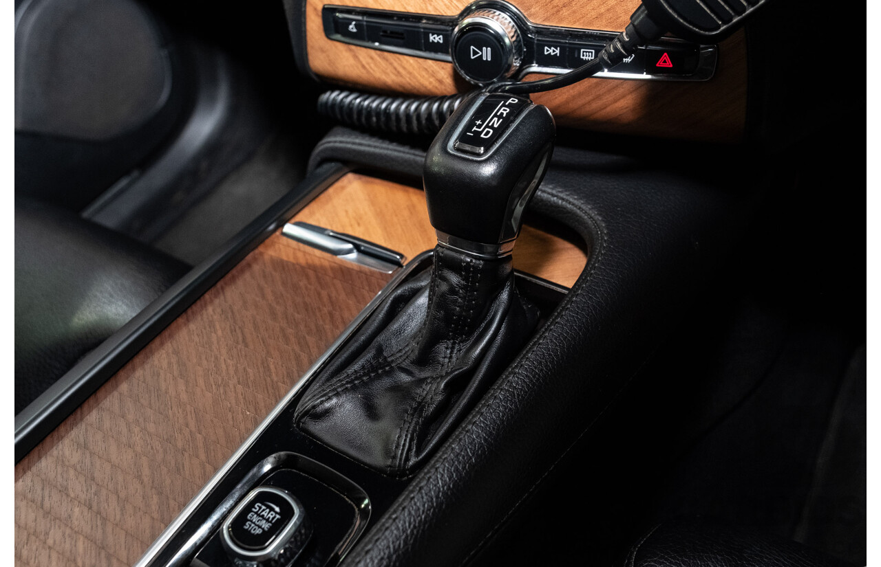 04/2021 Volvo XC90 D5 Inscription Polestar Upgrade (AWD) 256 MY21 4d Wagon Ice White Twin Turbo Diesel 2.0L