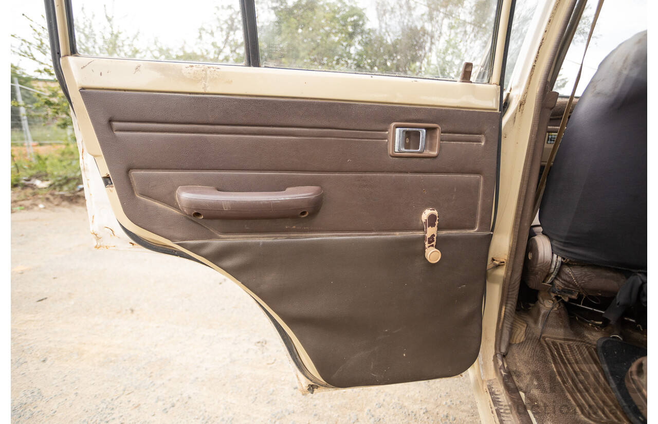 1/1981 Toyota Landcruiser Standard FJ60RV (4x4) 4d Wagon Beige 4.2L