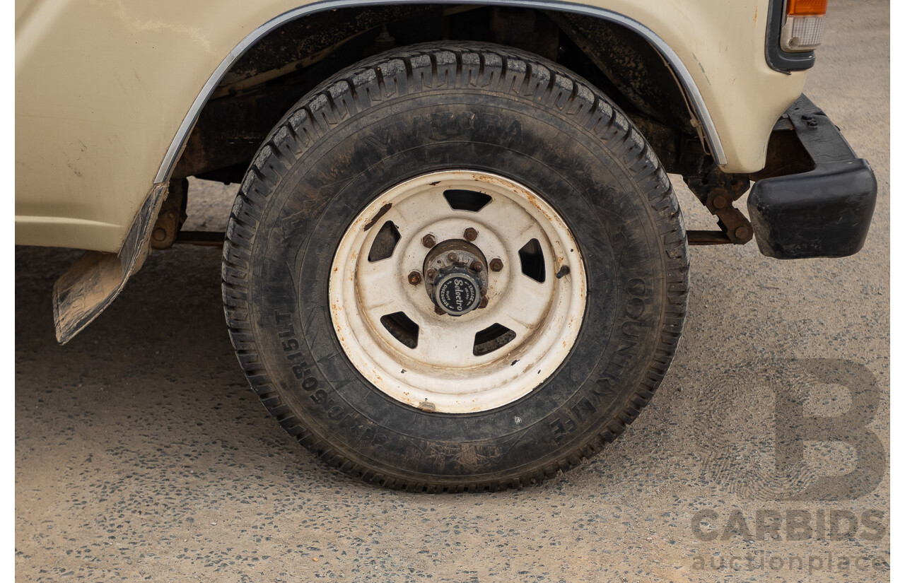 1/1981 Toyota Landcruiser Standard FJ60RV (4x4) 4d Wagon Beige 4.2L