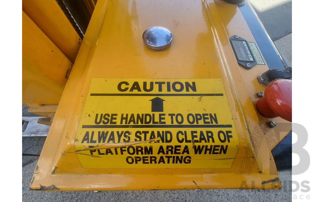 04/2001, HU Lift 1500KG Electric Stacker with 24V CW-3 Battery Charger