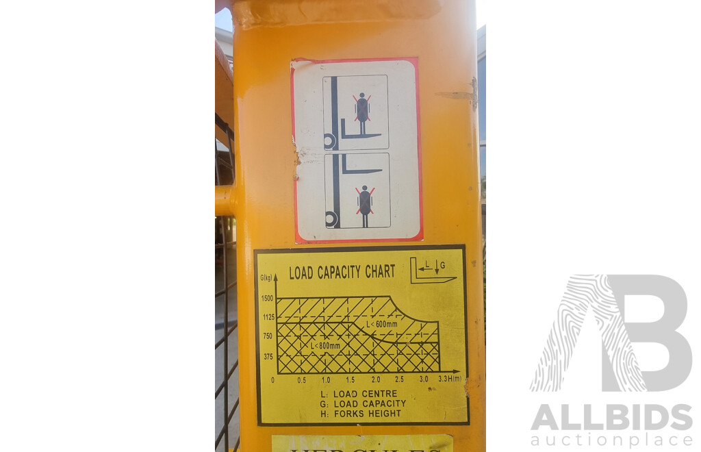 04/2001, HU Lift 1500KG Electric Stacker with 24V CW-3 Battery Charger