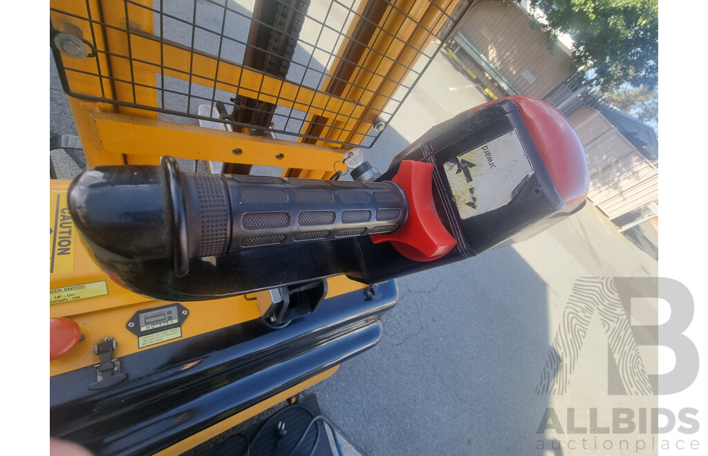 04/2001, HU Lift 1500KG Electric Stacker with 24V CW-3 Battery Charger