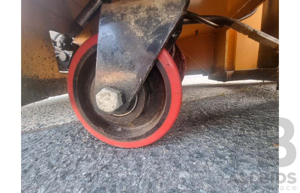 04/2001, HU Lift 1500KG Electric Stacker with 24V CW-3 Battery Charger